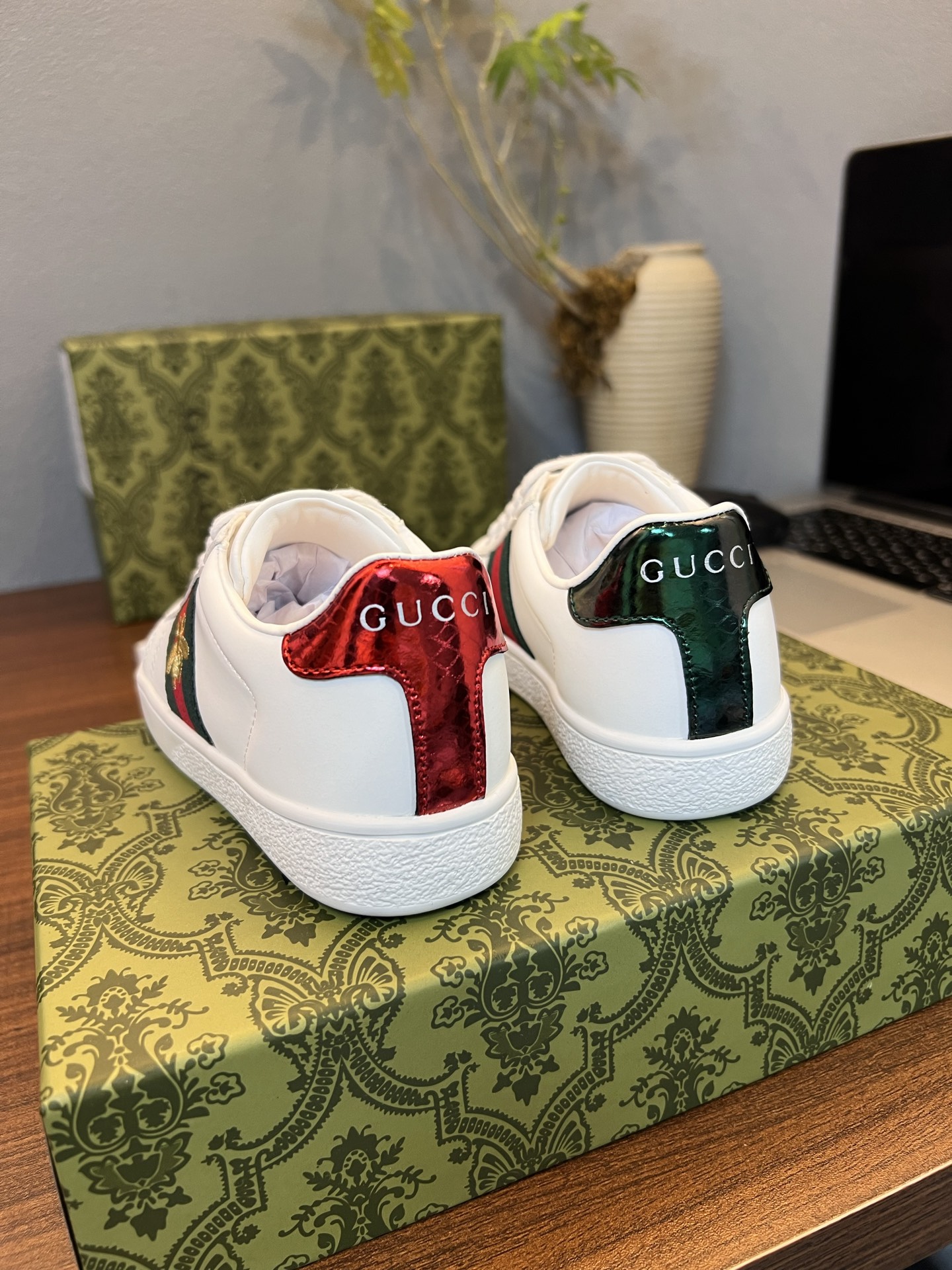 Children's shoes child